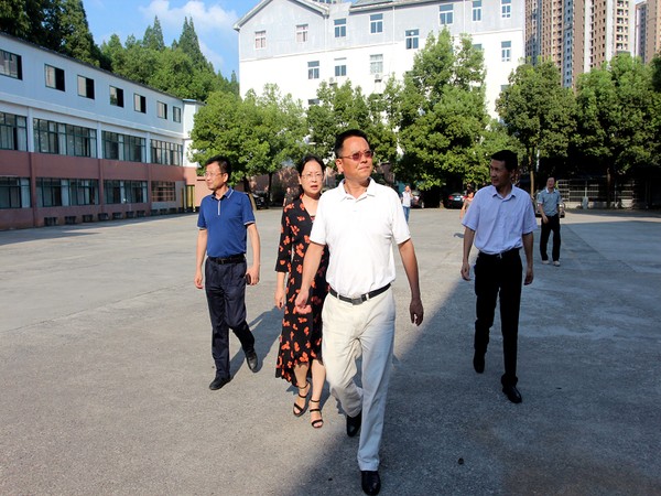 池州市长雍成瀚赴池州市老年大学和老干部活动中心调研1.png