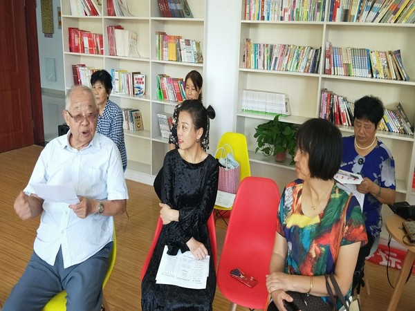 青阳县老年大学“推荐一本好书”阅读活动走进社区.jpg
