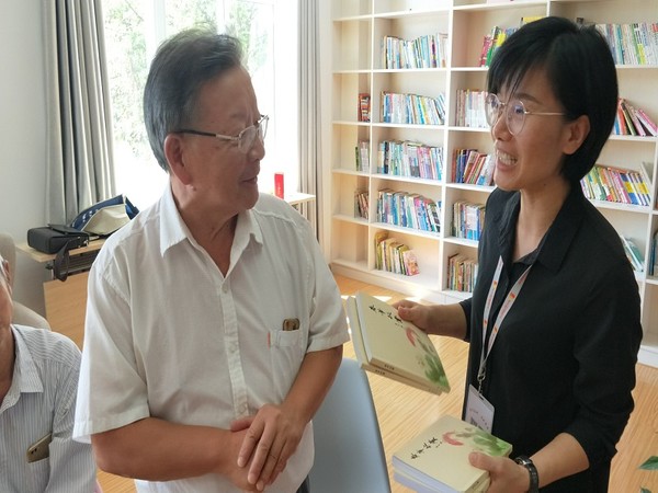 青阳县老年大学“推荐一本好书”阅读活动走进社区2.jpg