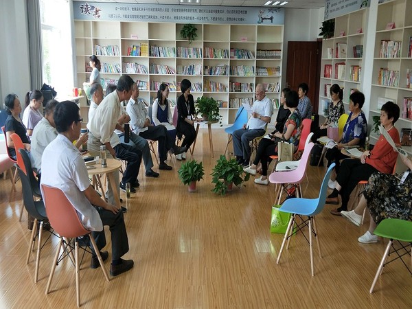 青阳县老年大学“推荐一本好书”阅读活动走进社区3.jpg