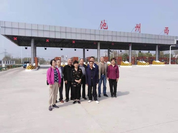 市农业农村局组织退休老干部参观贵池工业基地-池州长江大桥2.jpg
